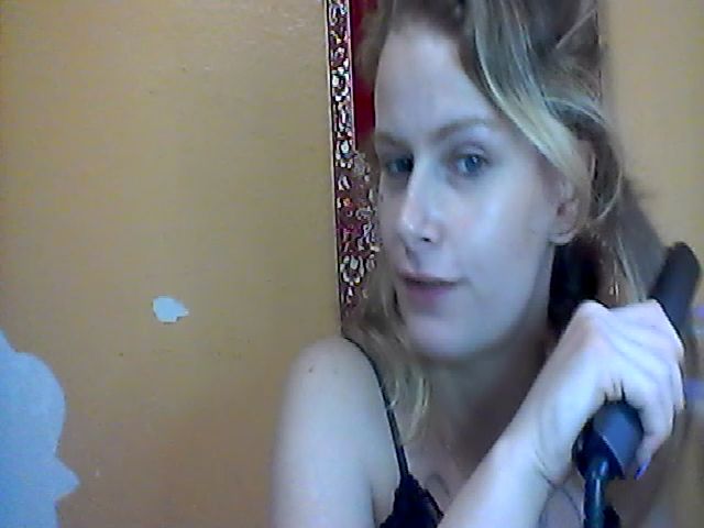 Live sex webcam photo for NikkiDawson #271036536