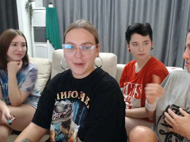 Live sex webcam photo for BugaGirls #271054373