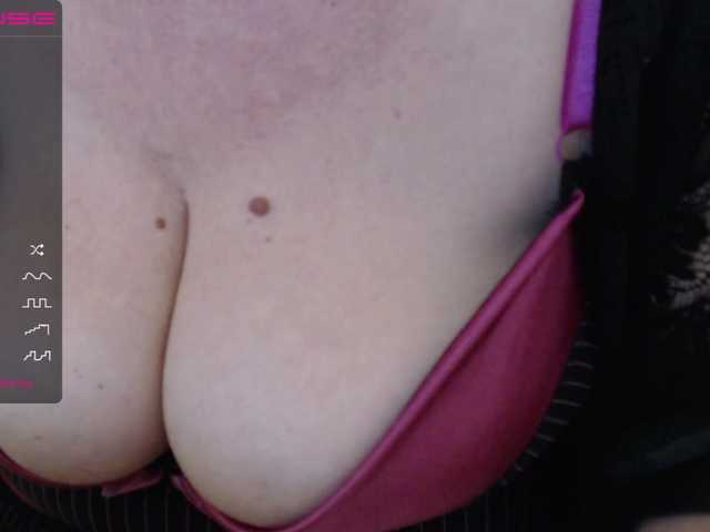 Live sex webcam photo for MadamSG #271054845