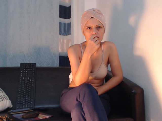 Live sex webcam photo for EllaRose29 #271055563