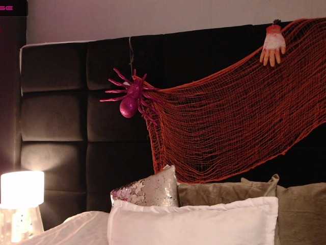 Live sex webcam photo for lolaastars1 #271043484