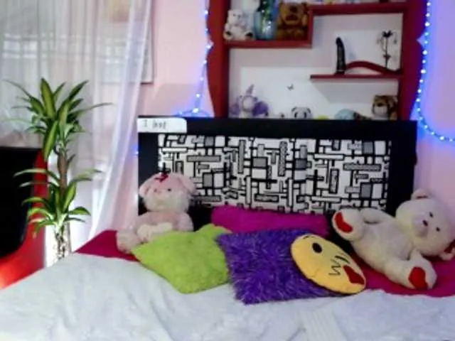 Live sex webcam photo for PartyGirls111 #271055191