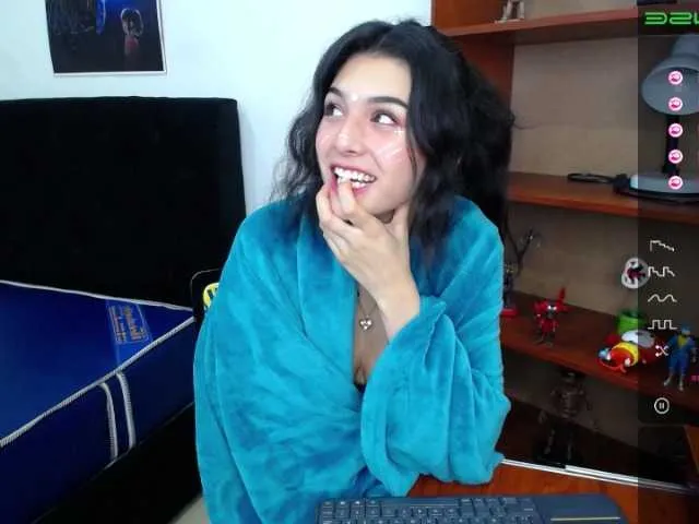 Live sex webcam photo for CharlloteWolf #271055707