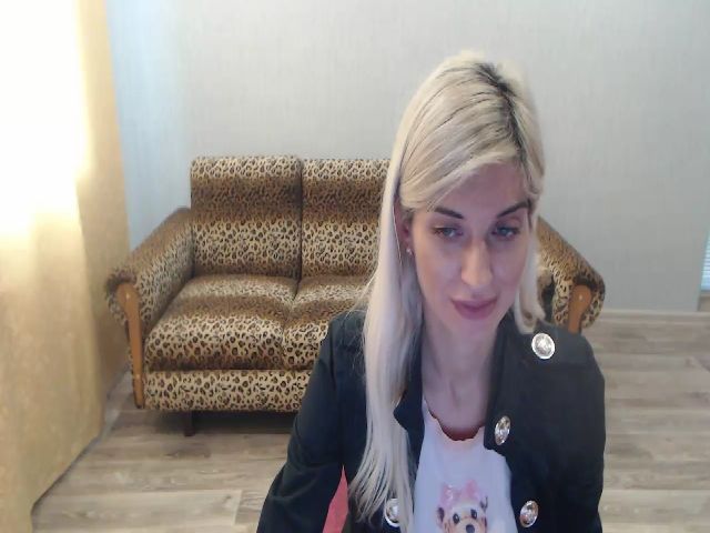 Live sex webcam photo for SexyBeatriice #271048927