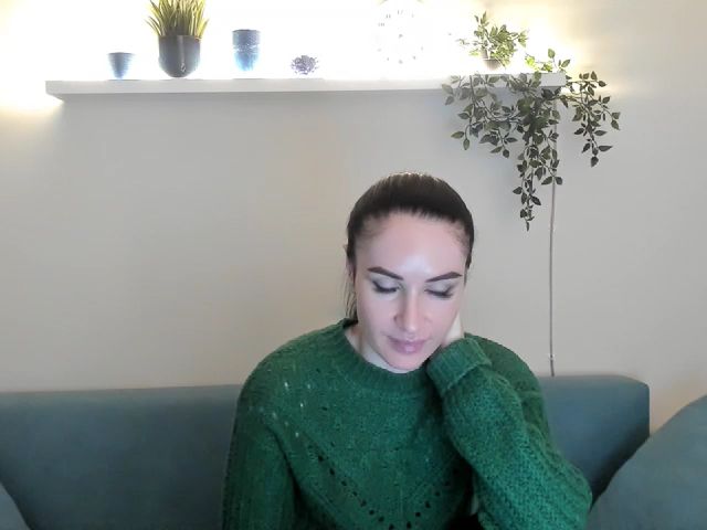 Live sex webcam photo for Lilly_Shine #271045322