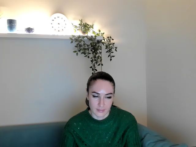 Live sex webcam photo for Lilly_Shine #271049478