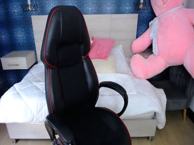 Live sex webcam photo for ashleybrook18 #271052896