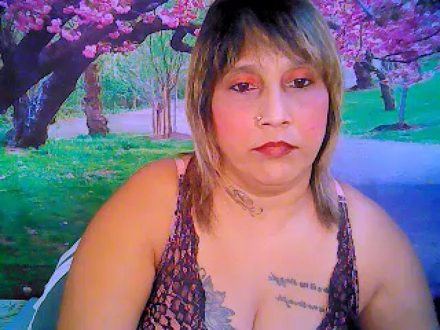 Live sex webcam photo for Roxyfoxy69 #271053975