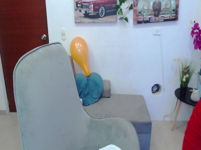 Live sex webcam photo for Lili_cutee #271051782