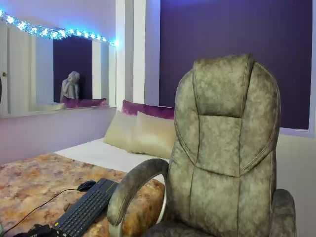 Live sex webcam photo for Manelik_benz #271044753