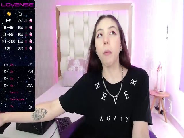 Live sex webcam photo for Emily_evans18 #271055684