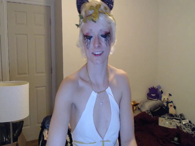 Live sex webcam photo for DragonKitty69 #271047695