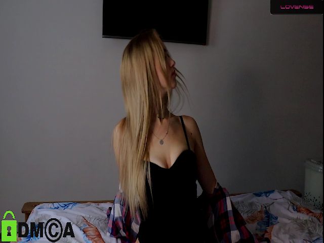 Live sex webcam photo for AnnWettie #271047990