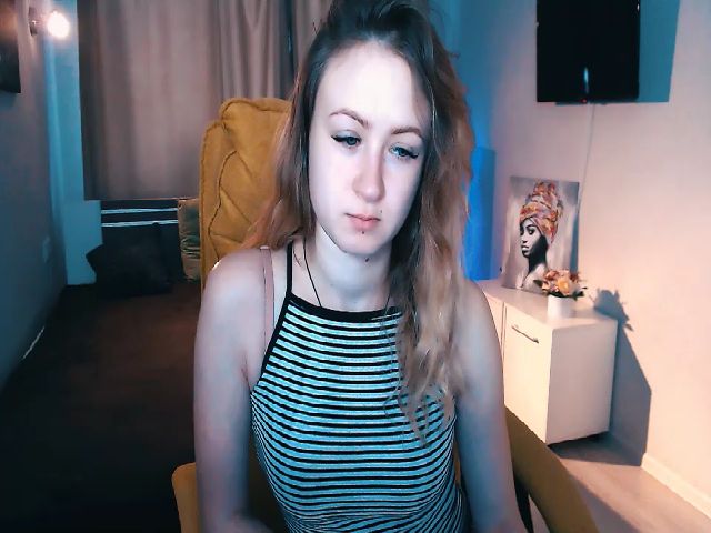 Live sex webcam photo for Blonde_Alisa #271048147