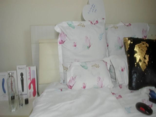 Live sex webcam photo for hottieella #271052510