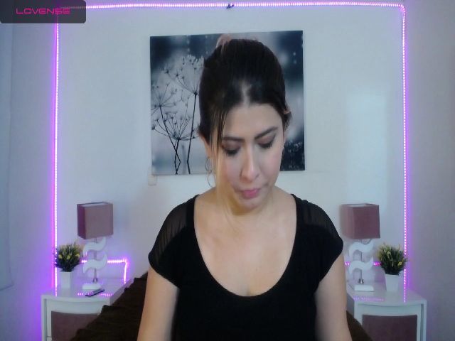 Live sex webcam photo for NicolSaenz #271049711