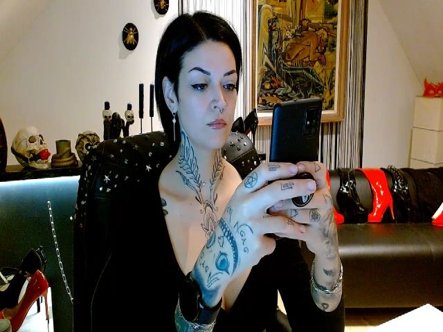 Live sex webcam photo for DaemonInk #271057244