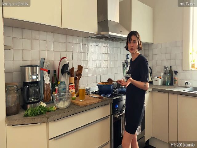 Live sex webcam photo for miatv #271045211