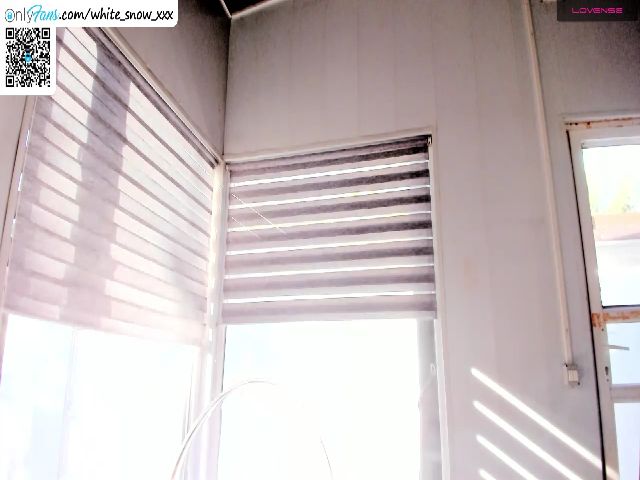 Live sex webcam photo for White_Snow_ #271049959