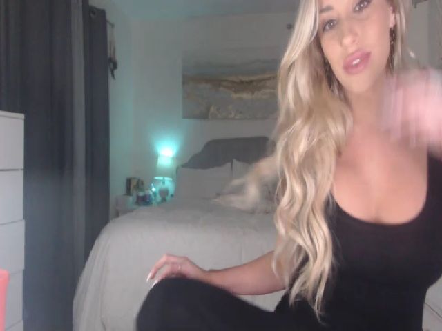 Live sex webcam photo for Queen_bambii #271045677