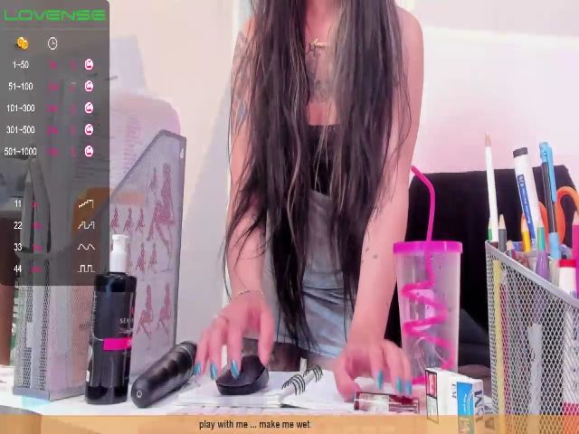 Live sex webcam photo for Violetatoo #271045477