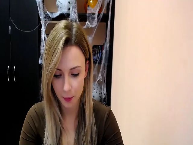 Live sex webcam photo for SweettDrream #271052280