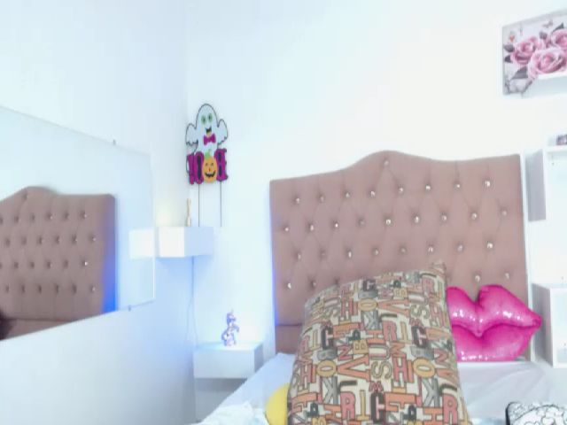 Live sex webcam photo for PamelaPlayful #271045950