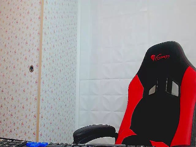 Live sex webcam photo for ScreamSlutty #271049084