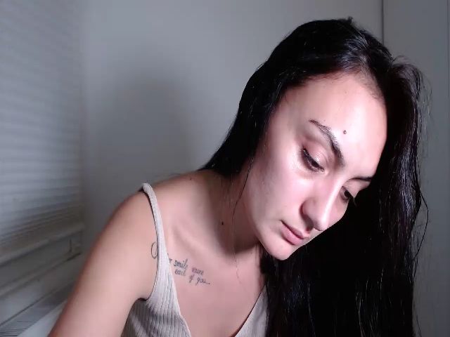 Live sex webcam photo for hello_its_me5 #271053919