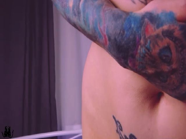 Live sex webcam photo for MarthaKatze #271042112