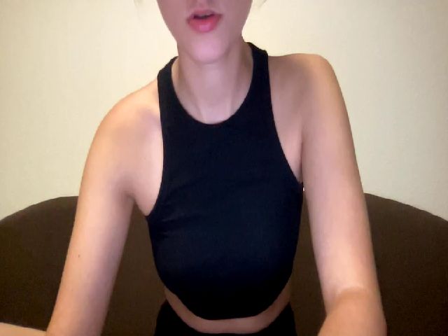 Live sex webcam photo for Kriss1924 #271058058