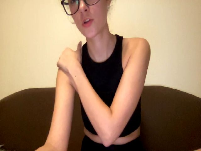 Live sex webcam photo for Kriss1924 #271058253