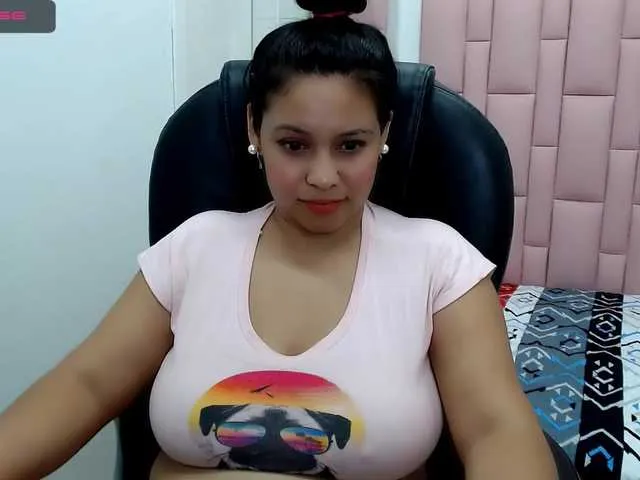 Live sex webcam photo for MollyPatrick2 #271042973