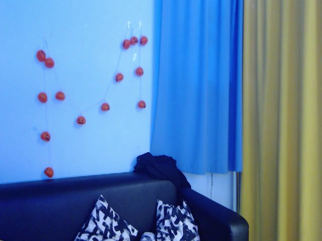 Live sex webcam photo for Emma_One1 #271044674