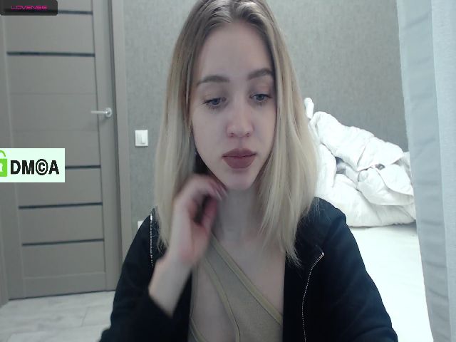 Live sex webcam photo for eleven1_ #271053072