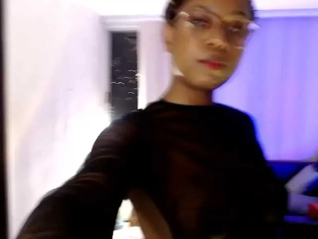 Live sex webcam photo for charlieoxxo #271043188