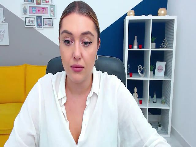 Live sex webcam photo for NicoleConnor #271052300