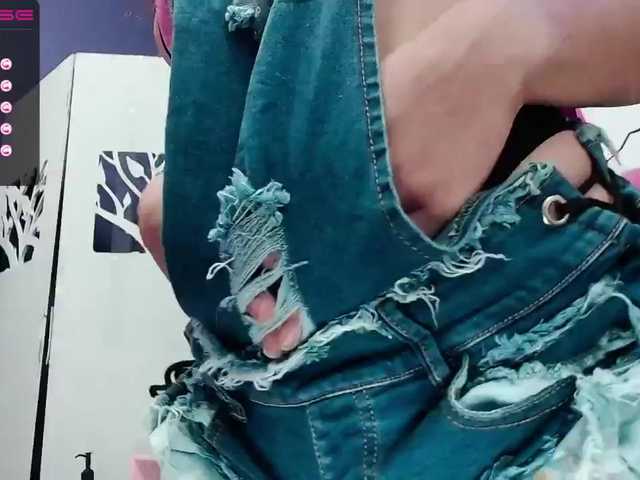 Live sex webcam photo for ValentinaaMil #271042683