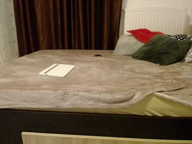 Live sex webcam photo for XyoungcoupleS #271054698