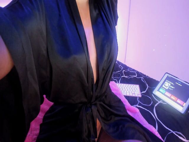 Live sex webcam photo for Yasmeen_xo #271045746