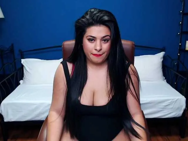 Live sex webcam photo for HeidiCute #271047021