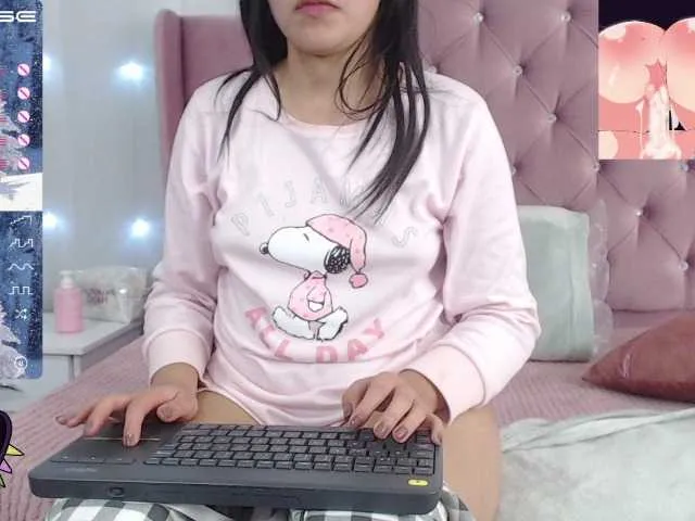 Live sex webcam photo for zelda-19 #271055843