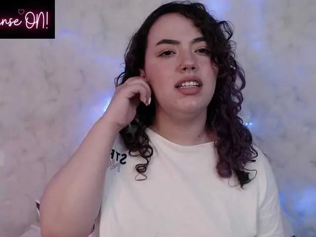 Live sex webcam photo for Vitoriaruh #271042557