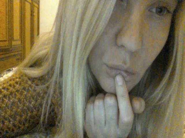 Live sex webcam photo for AromanovaA #271053263