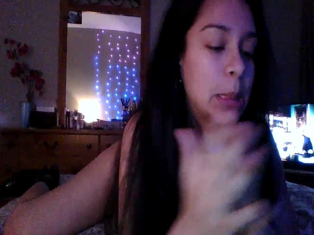 Live sex webcam photo for Adrianaxo1 #271058294