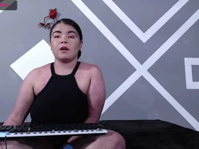 Live sex webcam photo for emma-lo #271050984