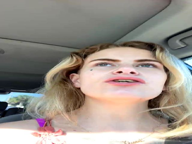 Live sex webcam photo for NikkiDawson #271056904