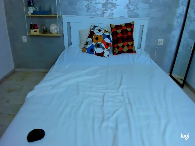 Live sex webcam photo for KsenyaMoon #271046037