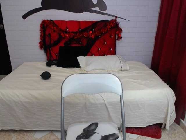 Live sex webcam photo for sexydanielita #271047256