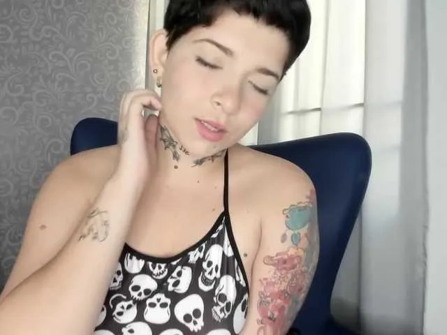 Live sex webcam photo for Harleymegan #271050175